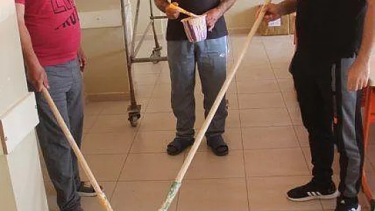 İzolasyondaki Memurlardan Örnek Davranış