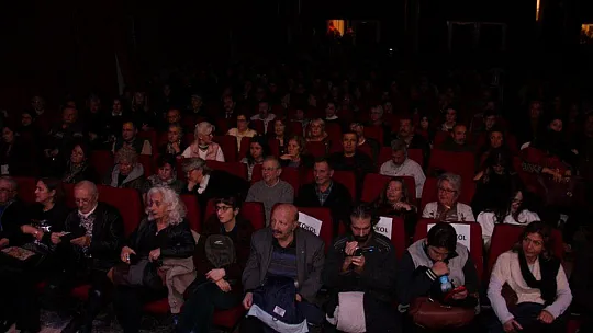 Yeşilçam Şarkıları Dinleyenleri Mest Etti 