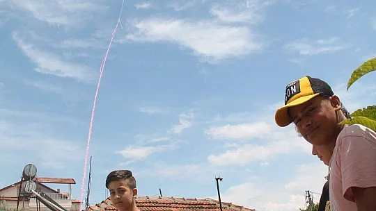 Fethiye'deki Kısıtlamada Çocuklar Uçurtma Uçurdu