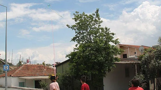 Fethiye'deki Kısıtlamada Çocuklar Uçurtma Uçurdu