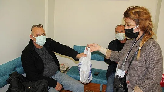 Milas Belediyesi'nden esnaflara hediye paketi