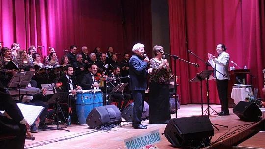 Yeşilçam Şarkıları Dinleyenleri Mest Etti 