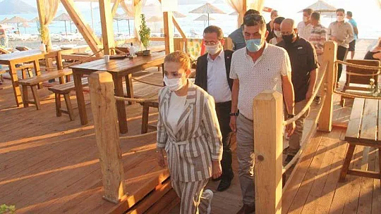 AK PARTİLİ GÖKCAN, KARAOT PLAJI'NDA İNCELEMELERDE BULUNDU