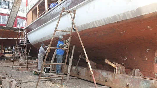 Tur tekneleri turizm sezonuna hazırlanıyor