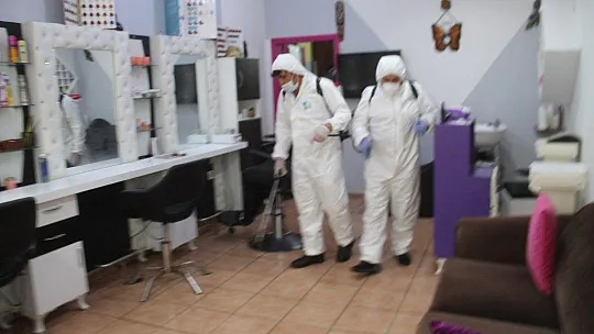 Fethiye'de berber ve kuaförler dezenfekte edildi