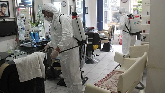 Fethiye'de berber ve kuaförler dezenfekte edildi