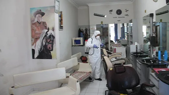 Fethiye'de berber ve kuaförler dezenfekte edildi