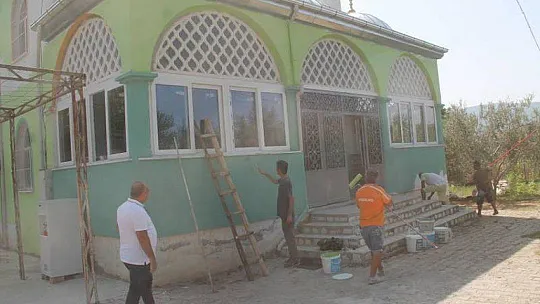 CHP Fethiye Mustafa Dal Camii'ni boyatıyor
