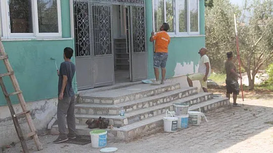 CHP Fethiye Mustafa Dal Camii'ni boyatıyor