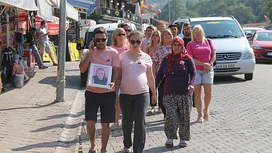 Kanserden ölen İskoç Turist için yürüdüler