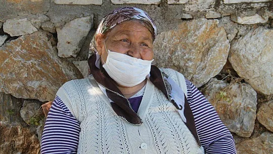 Huzurevi'ndeki Anneler ''Sarılamasak da Kalplerimiz Evlatlarımızla''
