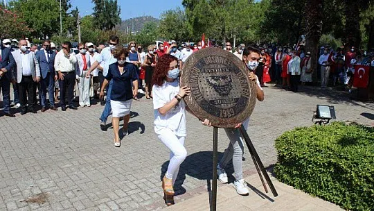 CHP ve STK'ların Zafer Bayramı coşkusu