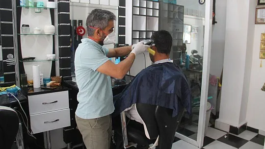 Fethiye'de berberler saat 24.00'e kadar açık