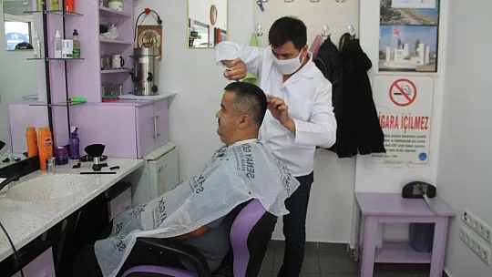 Fethiye'de berberler saat 24.00'e kadar açık
