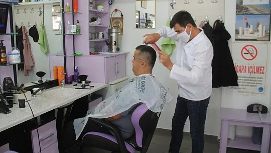 Fethiye'de berberler saat 24.00'e kadar açık