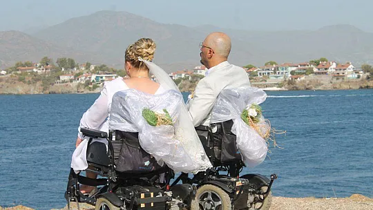 MUTLULUKLARINI BÖYLE ÖLÜMSÜZLEŞTİRDİLER