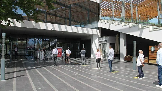 AVM korona virüsü tedbirleri ile açıldı