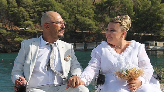 MUTLULUKLARINI BÖYLE ÖLÜMSÜZLEŞTİRDİLER