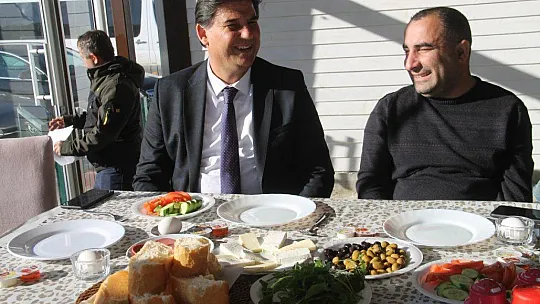 Elleri Olmayan Kader'in Yaptığı Börekler, Konuklara İkram Edildi