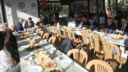 Göcekli esnaf 'Bu sorunu çözerse Alim Başkan çözer'