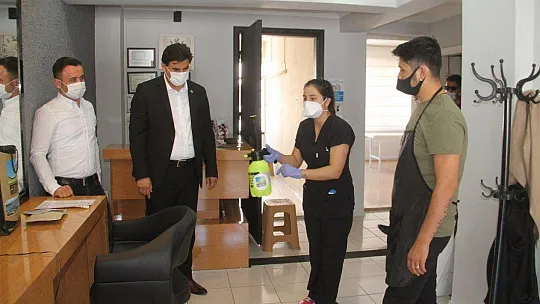 Berber ve Kuaförlere Ücretsiz Dezenfektan, Eldiven ve Maske Dağıtımı Yapıldı