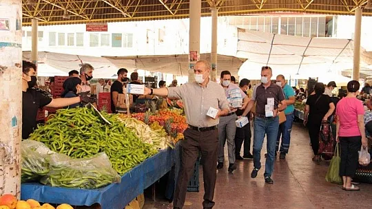 Ortaca Belediyesi'nden pazar esnafına 35 bin maske 