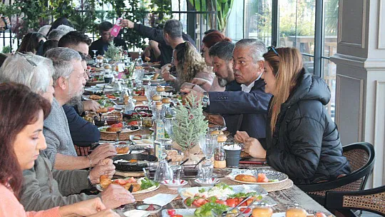 YUSUF ÇAYLI, BASIN MENSUPLARIYLA KAHVALTIDA BULUŞTU