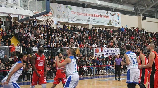Lider kayıpsız devam ediyor 99-91