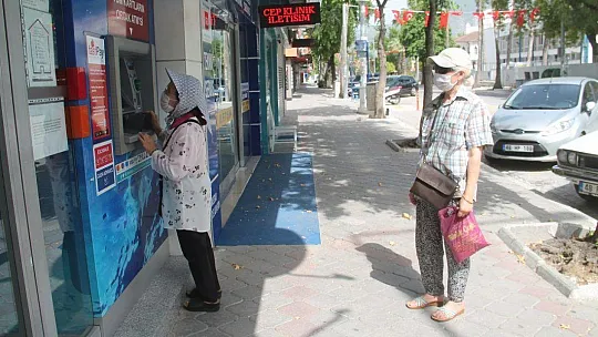 Fethiye'de Yaşlılar İkinci Kez Sokağa Çıktı
