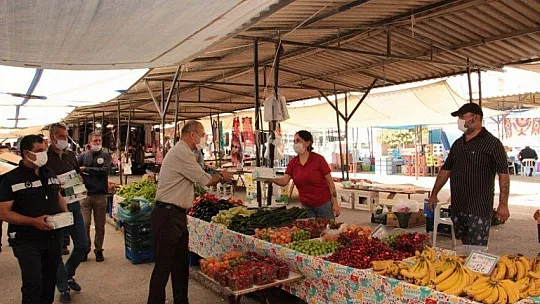 Ortaca Belediyesi'nden pazar esnafına 35 bin maske 