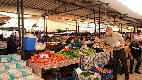 Ortaca Belediyesi'nden pazar esnafına 35 bin maske 