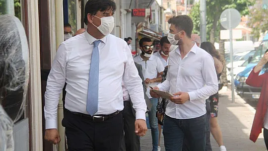 Başkanlardan Fethiye esnaflarına Türk Bayrağı