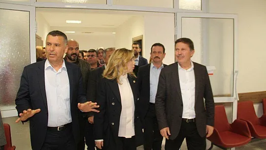 Gökcan, polikliniklerde incelemelerde bulundu