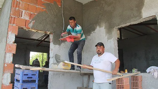 Cami lojmanı imece usulü ile yapılıyor