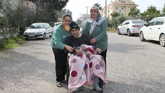 ASDEP'TEN DEPREMZEDE AİLEYE TEKERLEKLİ SANDALYE YARDIMI