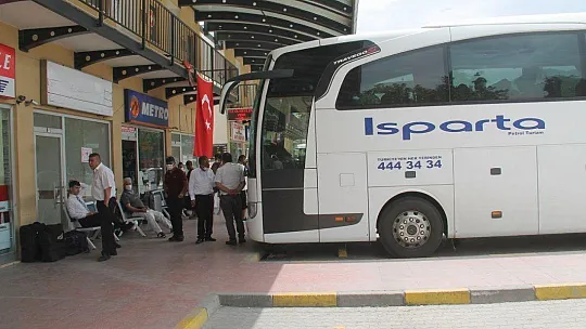 Seyahat izni alanlar otogara akın etti