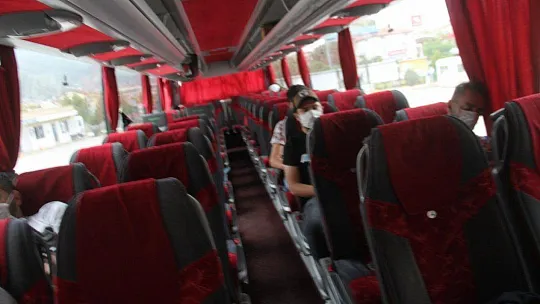 Seyahat izni alanlar otogara akın etti