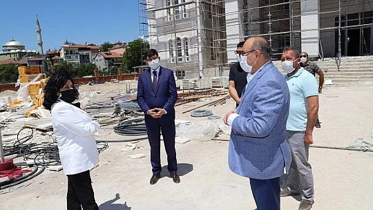 Vali Civelek Hükümet Konağı ve Belediye Başkanlığı İnşaatında İncelemelerde Bulundu