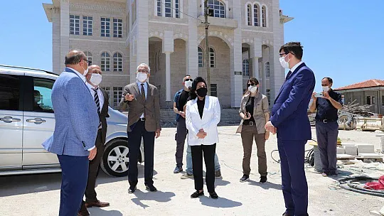 Vali Civelek Hükümet Konağı ve Belediye Başkanlığı İnşaatında İncelemelerde Bulundu