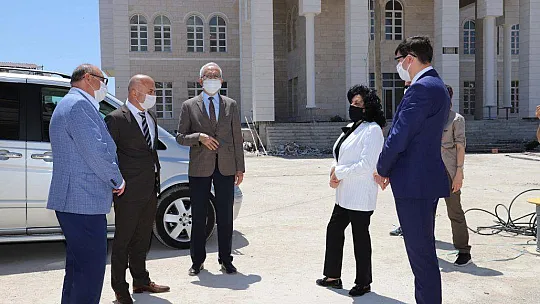 Vali Civelek Hükümet Konağı ve Belediye Başkanlığı İnşaatında İncelemelerde Bulundu