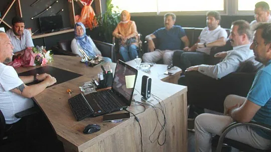 Öztürk, 'Gazeteciler toplumun gözü kulağıdır' 