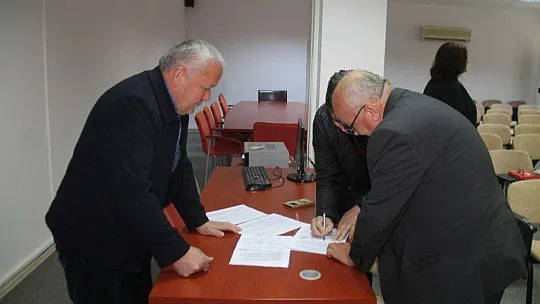 Ücretsiz Yola Tırmanma Şeridi İçin İmza Topluyor 