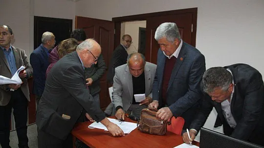 Ücretsiz Yola Tırmanma Şeridi İçin İmza Topluyor 