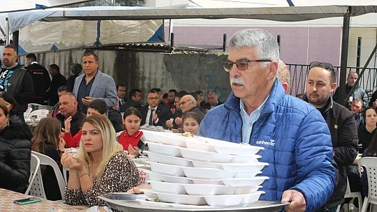 KARADENİZLİ AİLESİNDEN 52 YEMEĞİ HAYRI