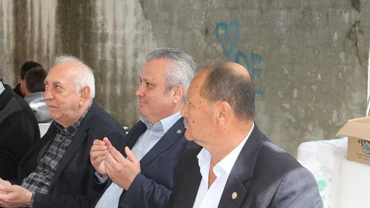 KARADENİZLİ AİLESİNDEN 52 YEMEĞİ HAYRI