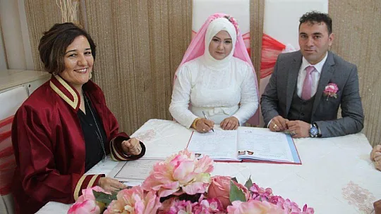 Fethiye'de Sevgililer Gününde 18 Nikah Kıyıldı