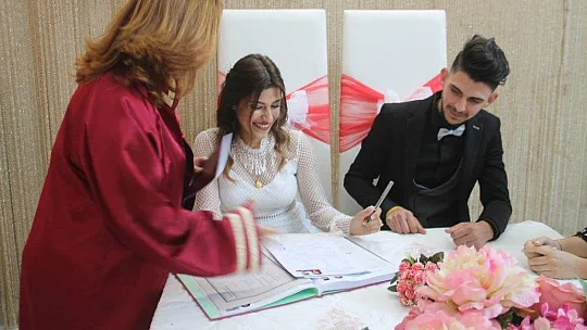 Fethiye'de Sevgililer Gününde 18 Nikah Kıyıldı