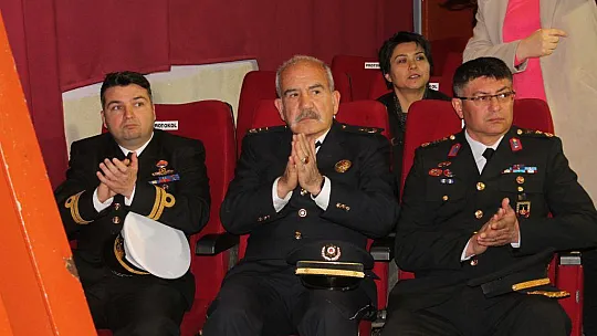 ÖZER OLGUN'DA ANLAMLI TİYATRO