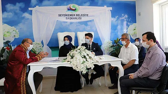 Başkan Otgöz, Sosyal Mesafeli Nikah Kıydı