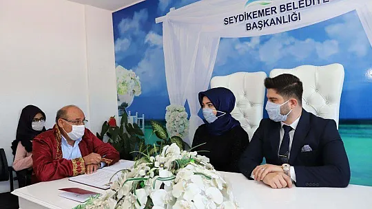 Başkan Otgöz, Sosyal Mesafeli Nikah Kıydı